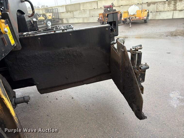 image for item FK3811 2011 Caterpillar AP655D paver