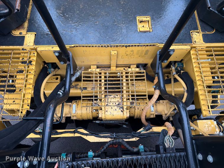 image for item FK3811 2011 Caterpillar AP655D paver