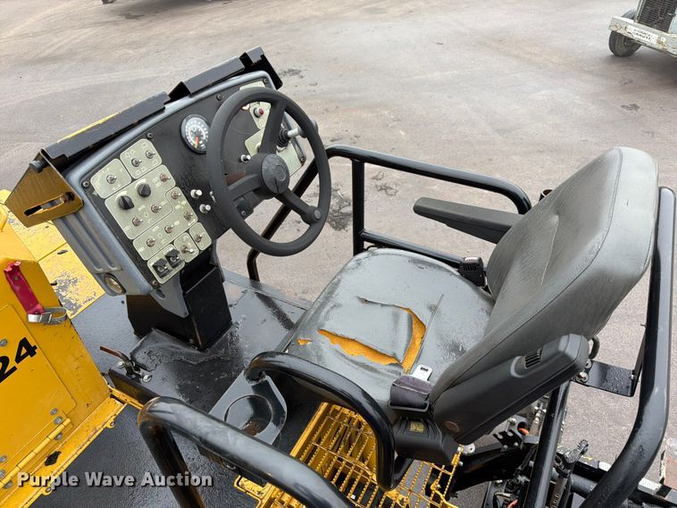 image for item FK3811 2011 Caterpillar AP655D paver