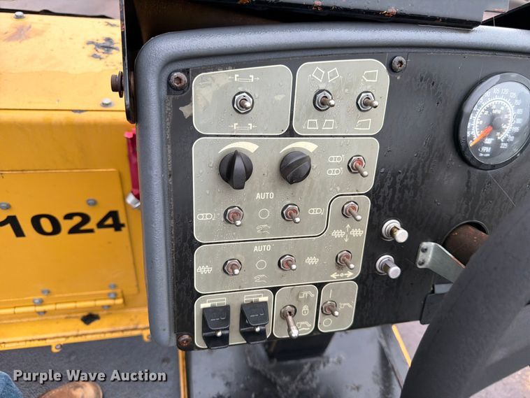 image for item FK3811 2011 Caterpillar AP655D paver