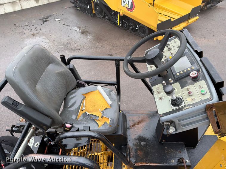 image for item FK3811 2011 Caterpillar AP655D paver