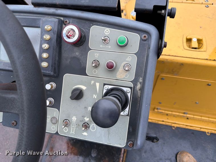 image for item FK3811 2011 Caterpillar AP655D paver
