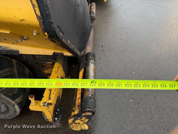 image for item FK3811 2011 Caterpillar AP655D paver