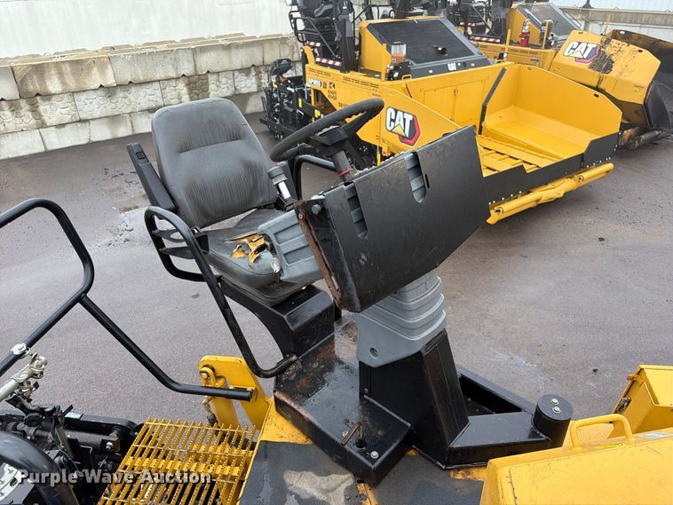 image for item FK3811 2011 Caterpillar AP655D paver