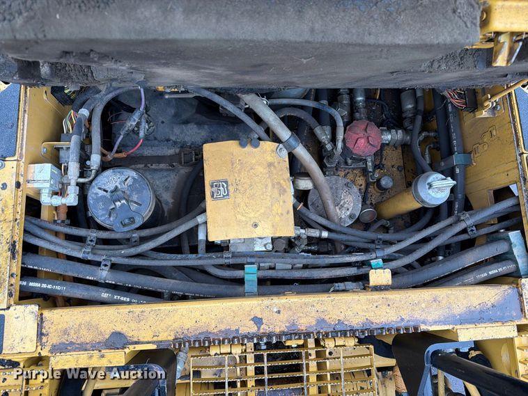 image for item FK3811 2011 Caterpillar AP655D paver
