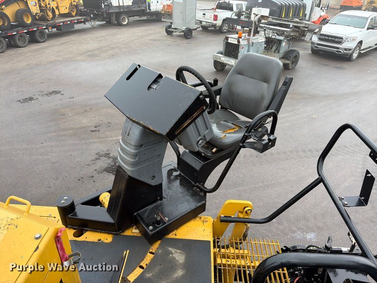 image for item FK3811 2011 Caterpillar AP655D paver