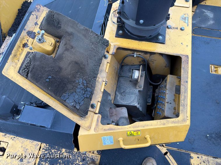 image for item FK3811 2011 Caterpillar AP655D paver