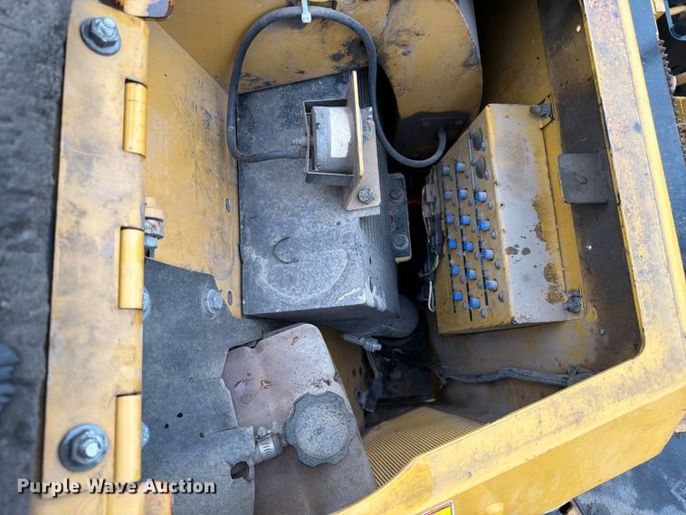 image for item FK3811 2011 Caterpillar AP655D paver