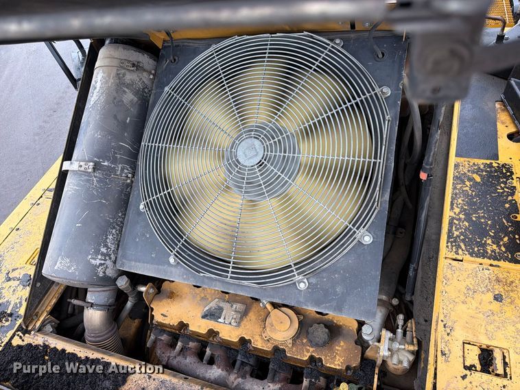 image for item FK3811 2011 Caterpillar AP655D paver