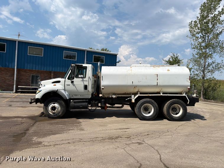 image for item FK4135 2006 International WorkStar 7600 water truck