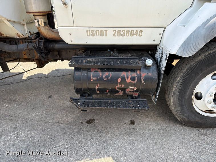 image for item FK4135 2006 International WorkStar 7600 water truck