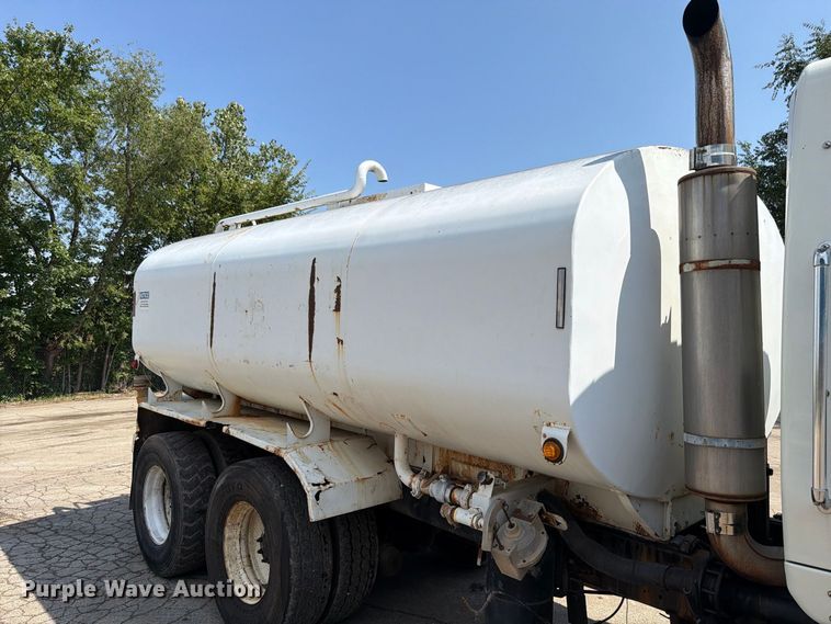 image for item FK4135 2006 International WorkStar 7600 water truck