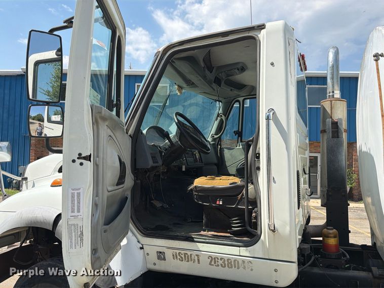 image for item FK4135 2006 International WorkStar 7600 water truck