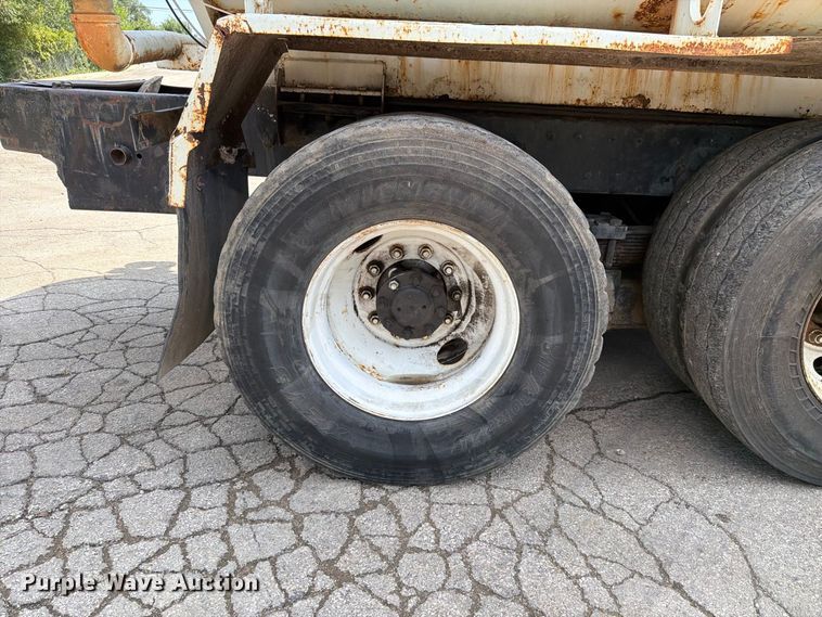 image for item FK4135 2006 International WorkStar 7600 water truck