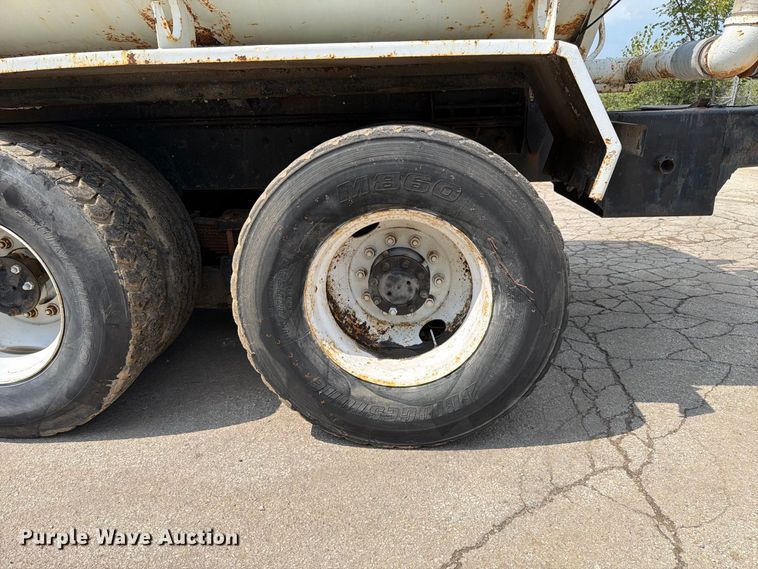 image for item FK4135 2006 International WorkStar 7600 water truck