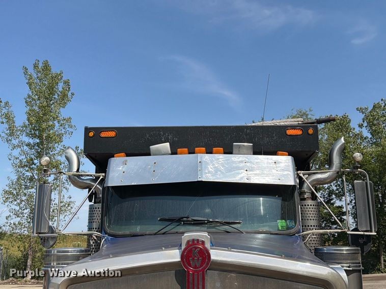 image for item FK4144 2003 Kenworth W900 dump truck