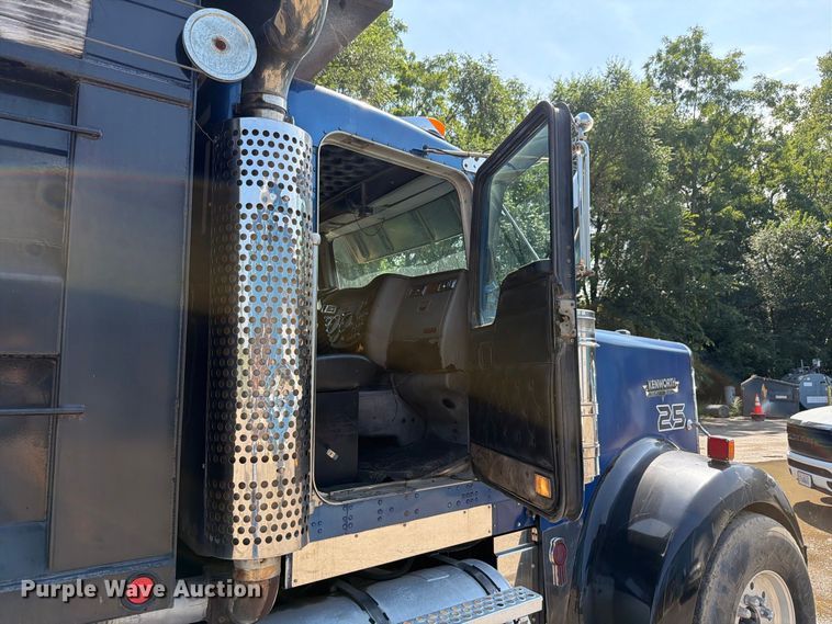 image for item FK4144 2003 Kenworth W900 dump truck