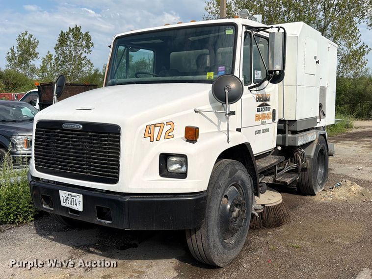 2005 Freightliner FL70 street sweeper truck