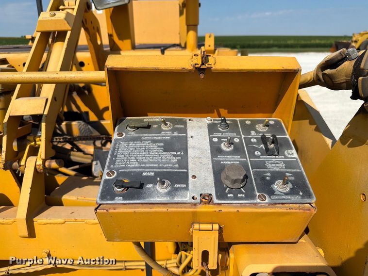 image for item FK4151 2000 Blaw-Knox PF-5510 paver