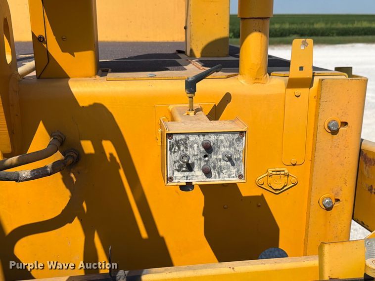 image for item FK4151 2000 Blaw-Knox PF-5510 paver