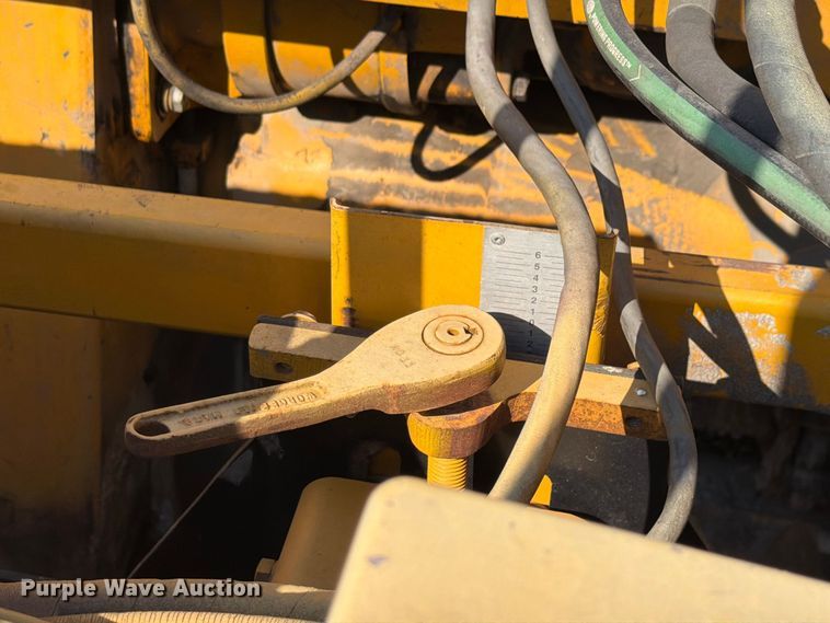image for item FK4151 2000 Blaw-Knox PF-5510 paver
