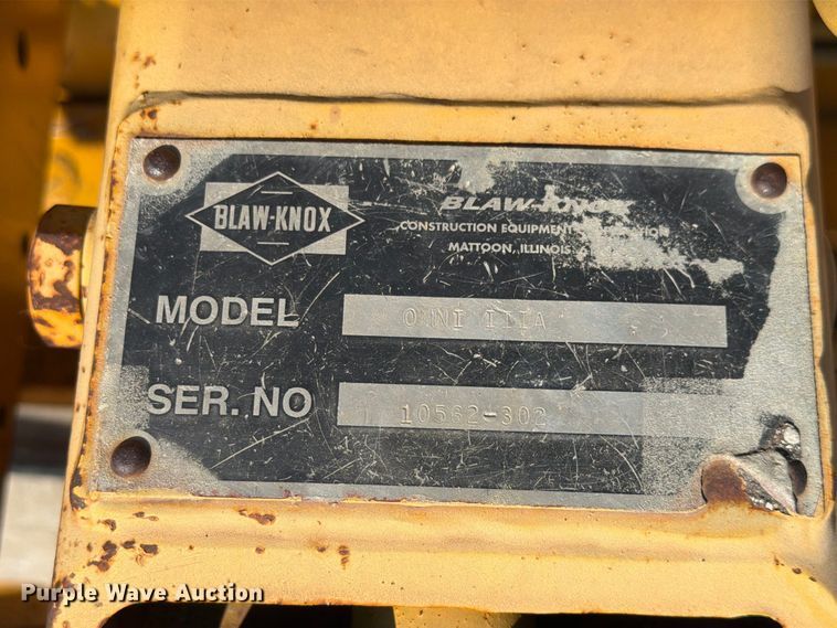 image for item FK4151 2000 Blaw-Knox PF-5510 paver