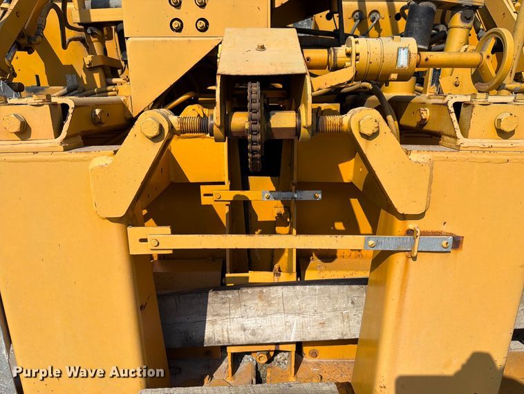 image for item FK4151 2000 Blaw-Knox PF-5510 paver