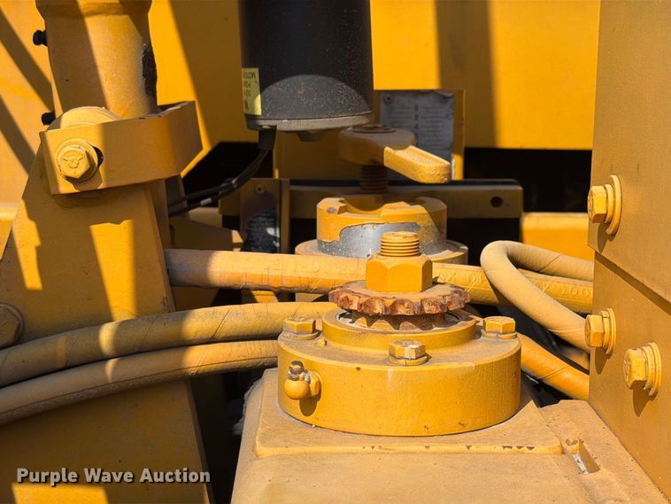 image for item FK4151 2000 Blaw-Knox PF-5510 paver