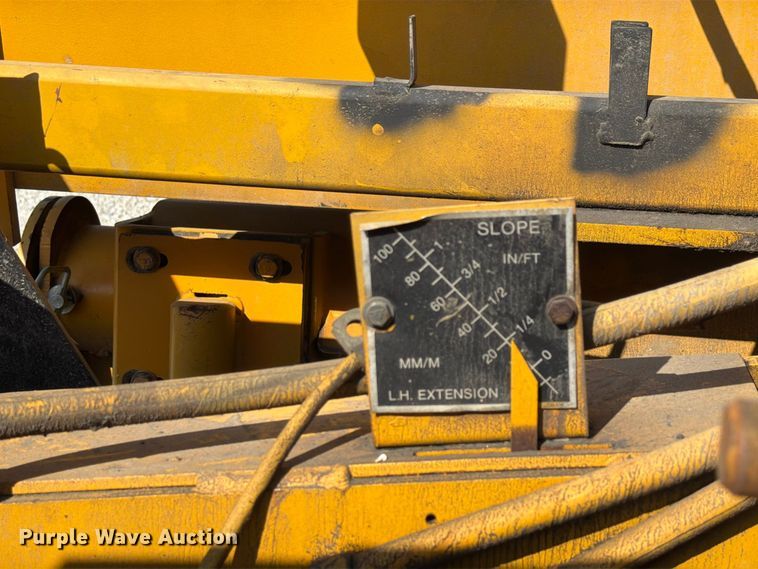 image for item FK4151 2000 Blaw-Knox PF-5510 paver