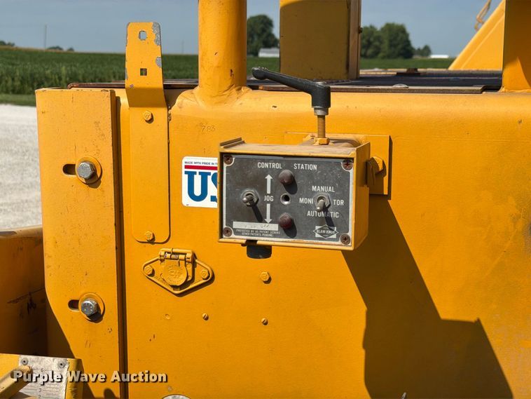 image for item FK4151 2000 Blaw-Knox PF-5510 paver
