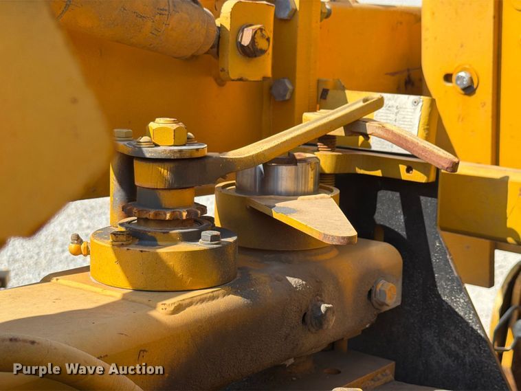 image for item FK4151 2000 Blaw-Knox PF-5510 paver