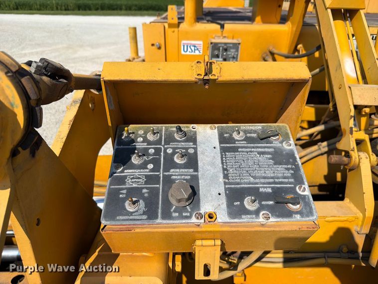 image for item FK4151 2000 Blaw-Knox PF-5510 paver