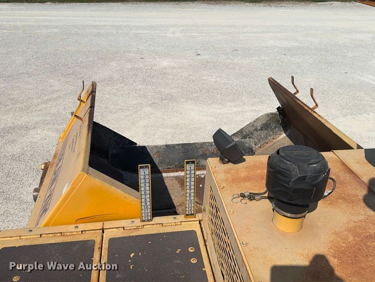 image for item FK4151 2000 Blaw-Knox PF-5510 paver