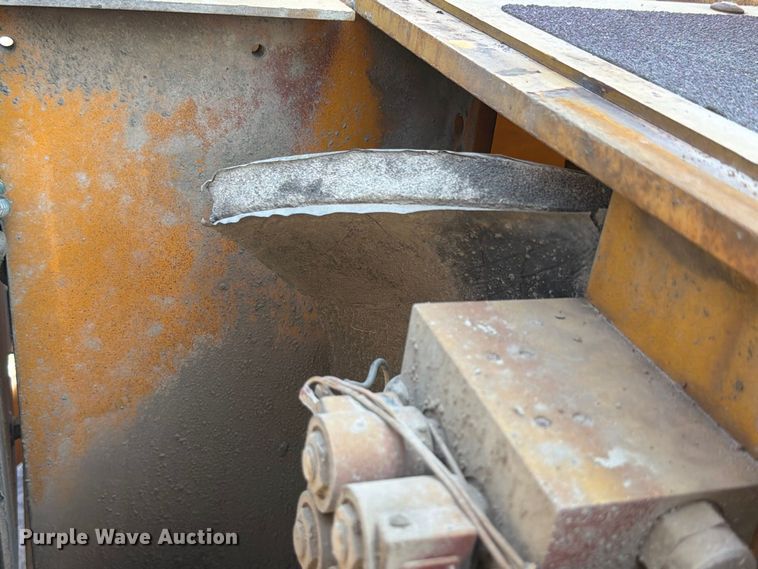 image for item FK4151 2000 Blaw-Knox PF-5510 paver