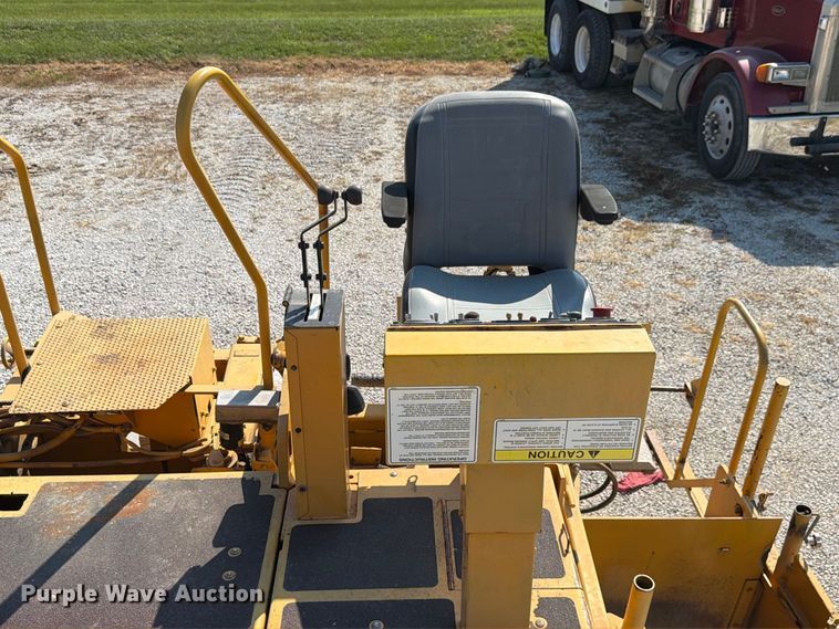 image for item FK4151 2000 Blaw-Knox PF-5510 paver