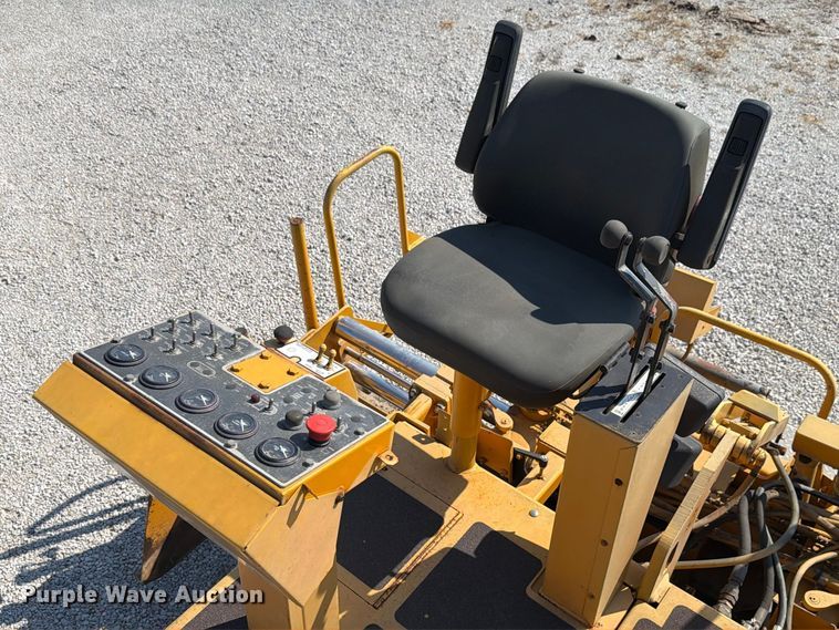 image for item FK4151 2000 Blaw-Knox PF-5510 paver
