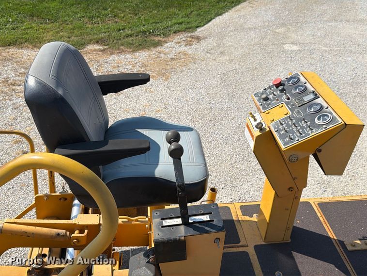image for item FK4151 2000 Blaw-Knox PF-5510 paver