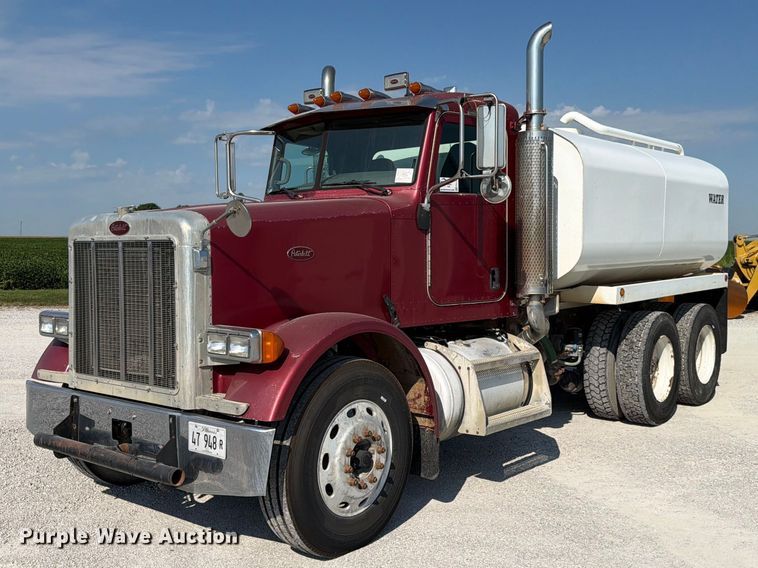 image for item FK4152 2006 Peterbilt 378 water truck
