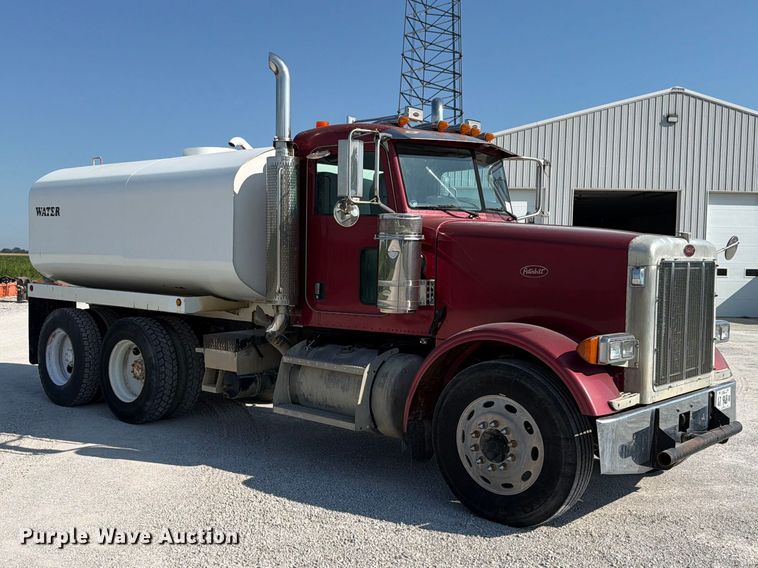 image for item FK4152 2006 Peterbilt 378 water truck