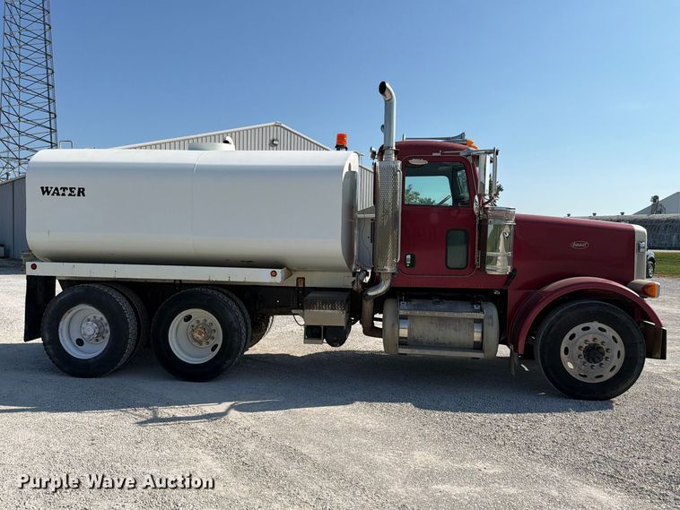 image for item FK4152 2006 Peterbilt 378 water truck