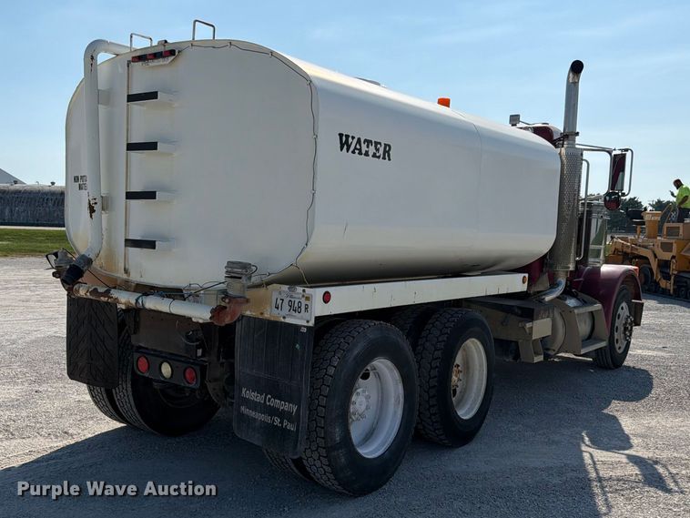 image for item FK4152 2006 Peterbilt 378 water truck