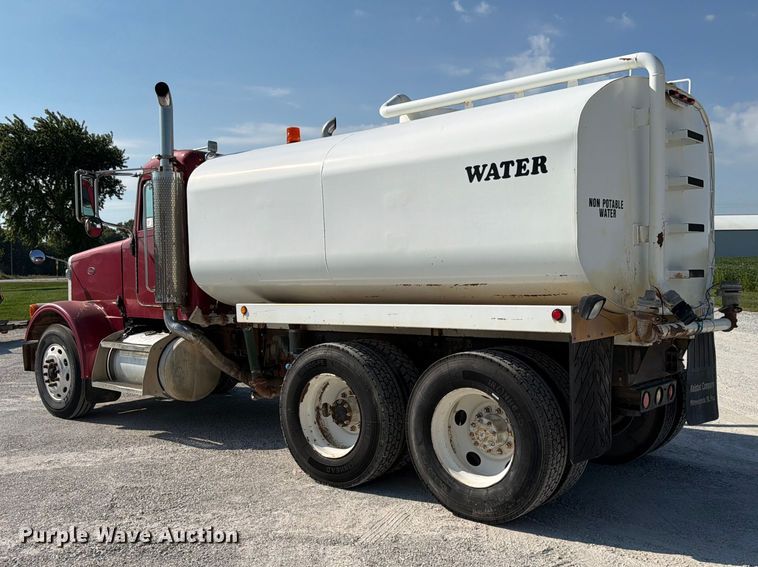 image for item FK4152 2006 Peterbilt 378 water truck
