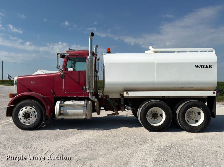 image for item FK4152 2006 Peterbilt 378 water truck