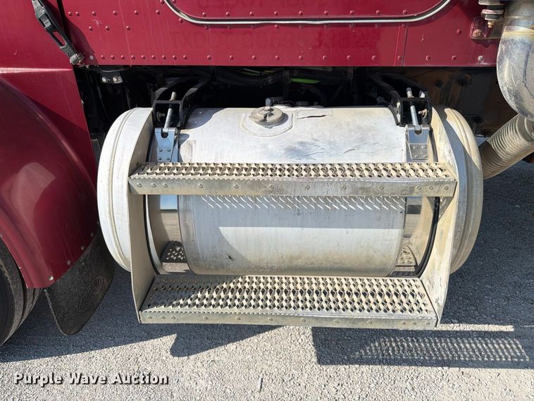 image for item FK4152 2006 Peterbilt 378 water truck
