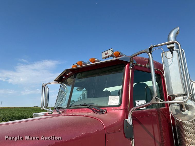 image for item FK4152 2006 Peterbilt 378 water truck