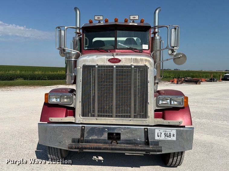 image for item FK4152 2006 Peterbilt 378 water truck