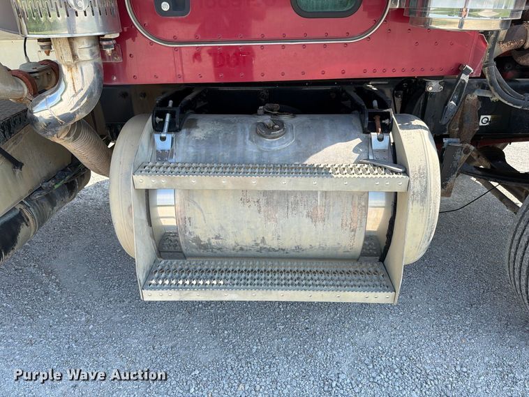 image for item FK4152 2006 Peterbilt 378 water truck