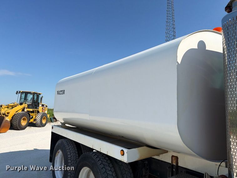 image for item FK4152 2006 Peterbilt 378 water truck