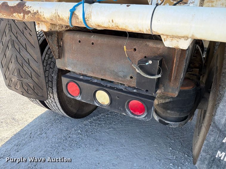 image for item FK4152 2006 Peterbilt 378 water truck