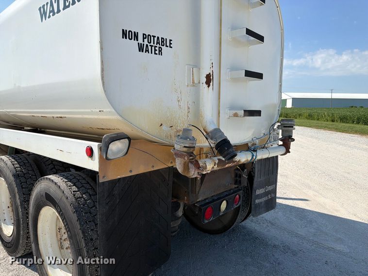 image for item FK4152 2006 Peterbilt 378 water truck